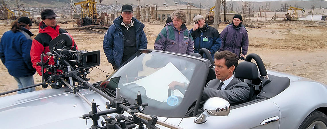 Michael Apted w/Pierce Brosnan | "The World is Not Enough" (1999)