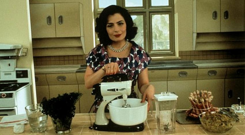 Arsinée Khanjian | "Felicia's Journey" (1999)